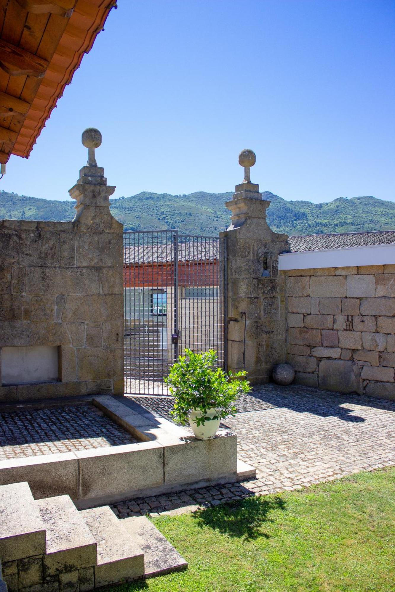 Hotel Rural Casa De Samaioes Chaves Exterior foto